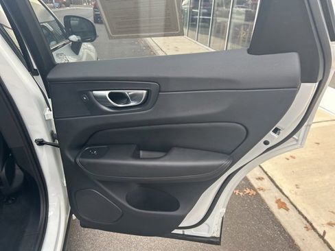 Certified 2025 Volvo XC60 B5 Plus image 10