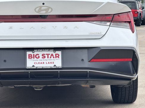 Used 2024 Hyundai Elantra Limited image 11