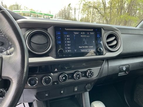 Used 2017 Toyota Tacoma TRD Sport w/ Tow Package image 22