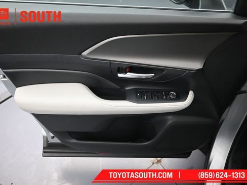 Used 2024 Toyota Grand Highlander AWD image 26
