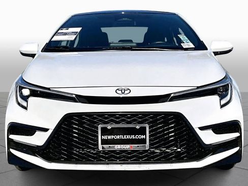 Used 2025 Toyota Corolla SE image 3