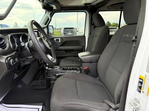 Used 2023 Jeep Gladiator Overland AWD/4WD image 17
