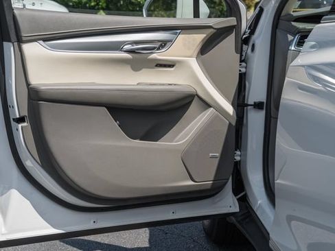 Used 2017 Cadillac XT5 Luxury w/ Driver Awareness Package AWD/4WD image 39