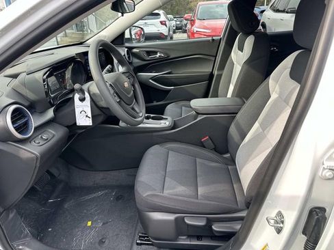 New 2026 Chevrolet Trax LS w/ LS Convenience Package image 9
