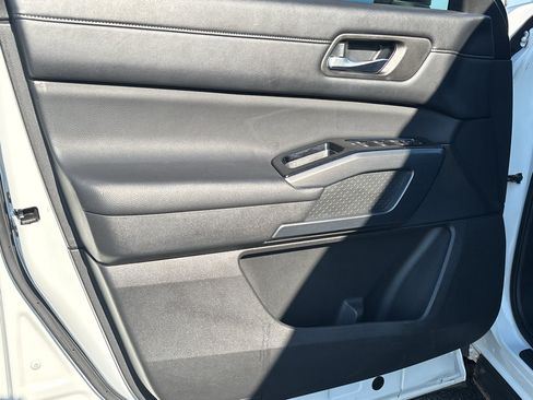 Used 2024 Nissan Pathfinder SL w/ SL Premium Package FWD image 23