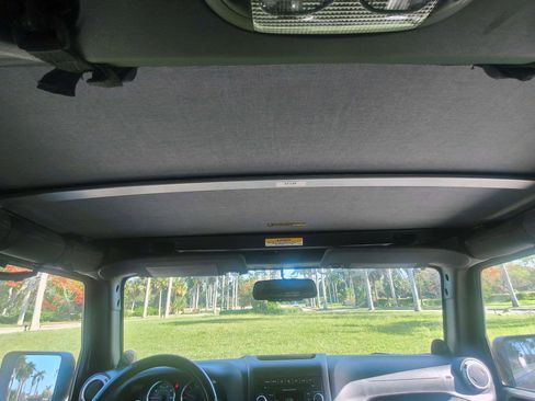 Used 2014 Jeep Wrangler Unlimited Rubicon w/ Connectivity Group AWD/4WD image 22