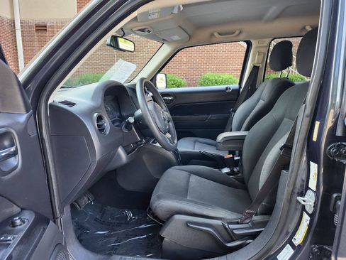 Used 2015 Jeep Patriot Latitude w/ Trailer Tow Prep Group FWD image 5