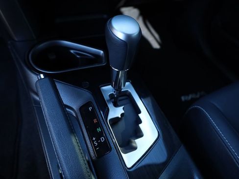 Used 2018 Toyota RAV4 Limited image 8