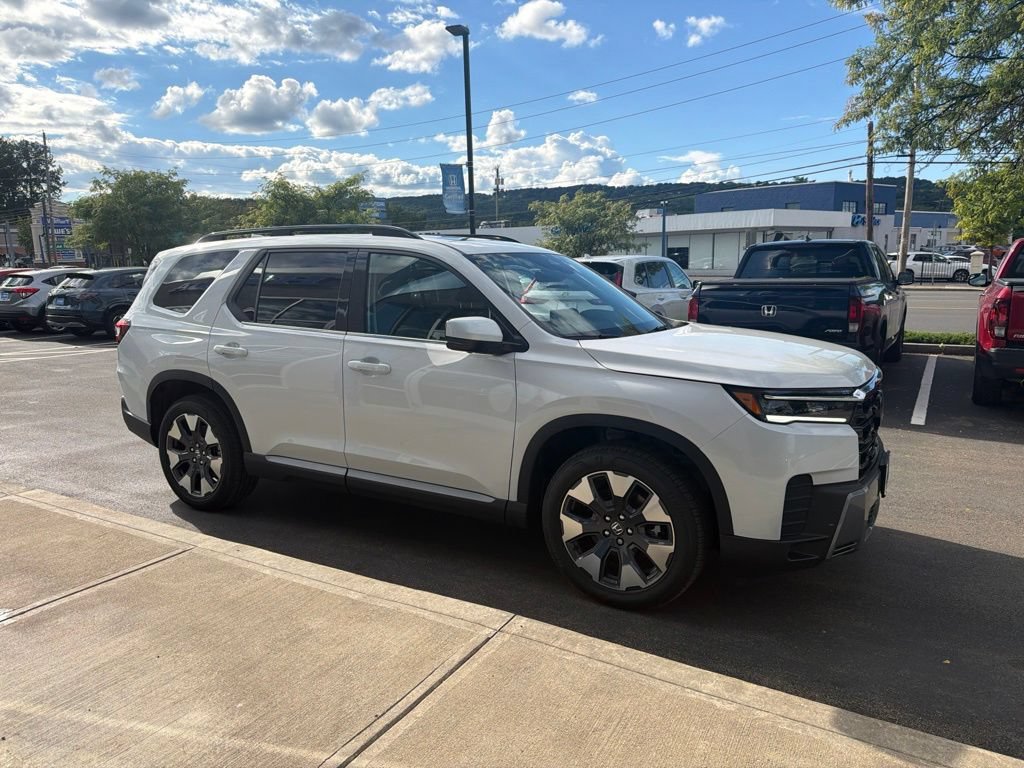 New 2026 Honda Pilot Touring image 4