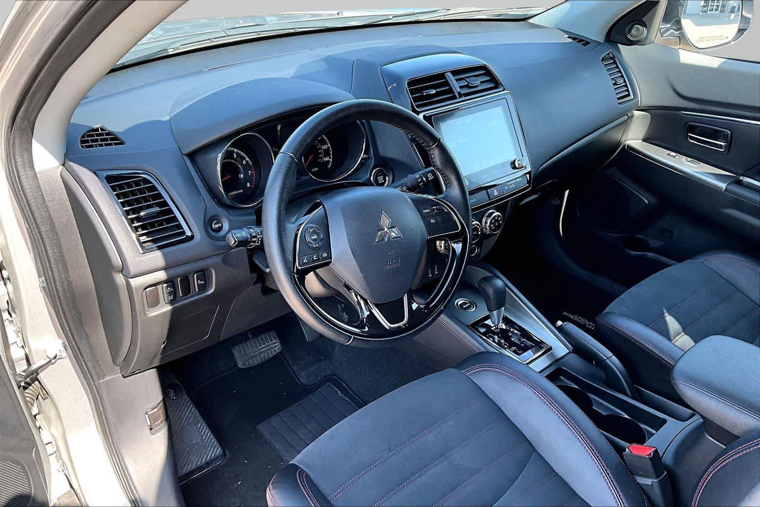 Used 2025 Mitsubishi Outlander Sport SE AWD/4WD image 19