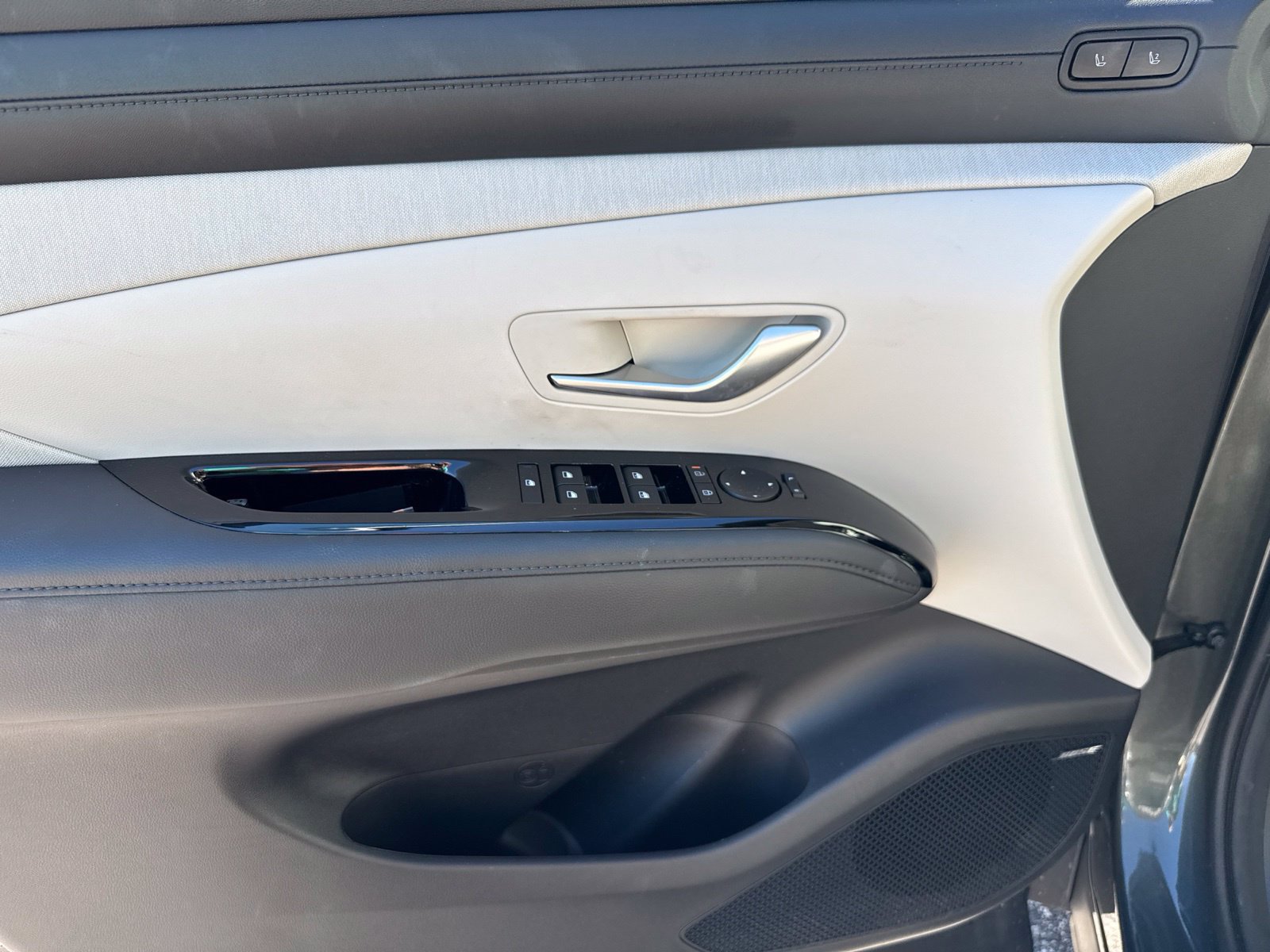 Used 2025 Hyundai Tucson Limited AWD/4WD image 17