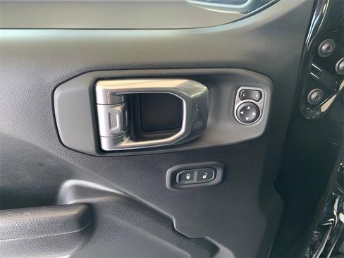 Used 2024 Jeep Wrangler Unlimited Rubicon image 13