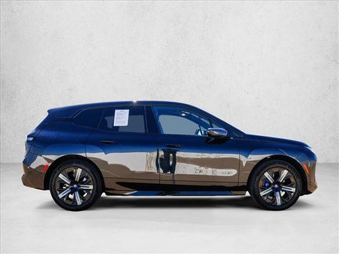 Used 2023 BMW iX xDrive50 w/ Sport Package AWD/4WD image 4