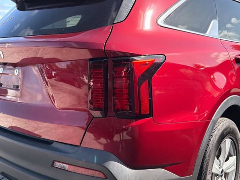Used 2023 Kia Sorento LX FWD image 11