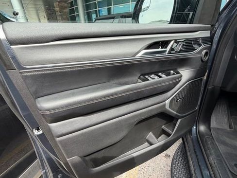 Used 2023 Jeep Wagoneer Series II w/ Convenience Group I AWD/4WD image 12