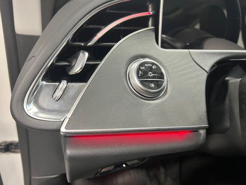 Used 2025 Mercedes-Benz E 350 4MATIC Sedan image 19