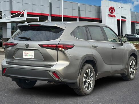 New 2026 Toyota Highlander XLE image 5