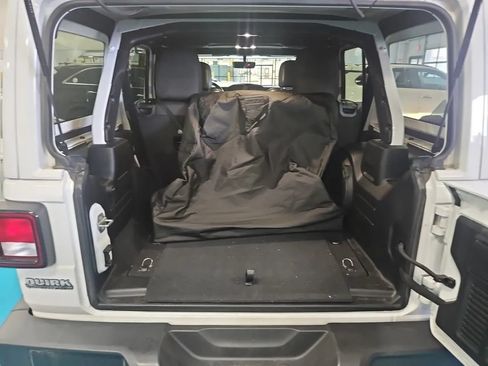 Used 2021 Jeep Wrangler Unlimited Sahara AWD/4WD image 12