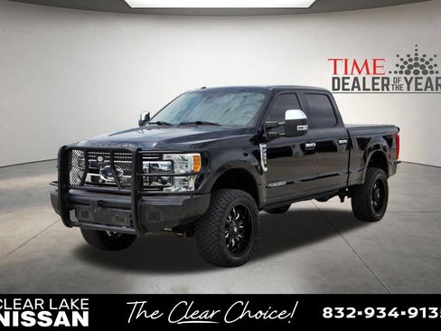 Used 2017 Ford F350 Lariat w/ Lariat Ultimate Package AWD/4WD image 3