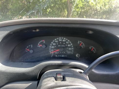 Used 1999 Ford E-150 and Econoline 150 image 13