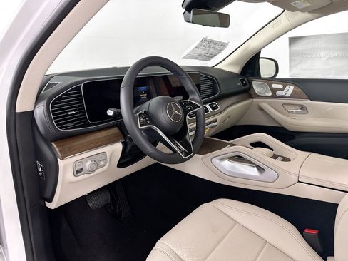 New 2026 Mercedes-Benz GLS 450 4MATIC image 9