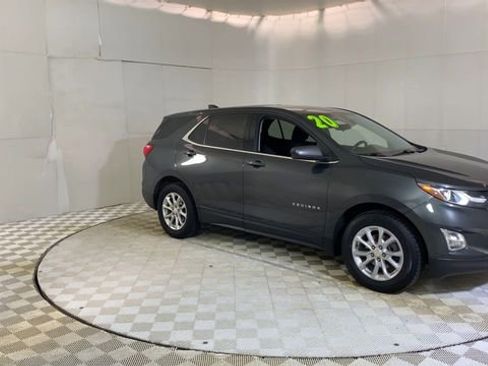 Used 2020 Chevrolet Equinox LT w/ Driver Convenience Package image 2