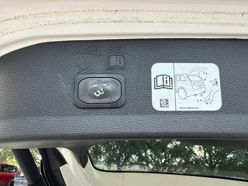 Used 2019 Ford Escape Titanium FWD image 12