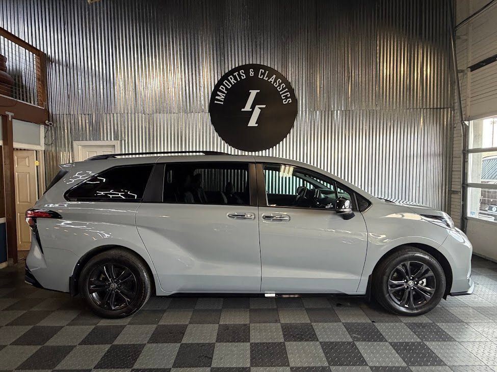 Used 2025 Toyota Sienna XSE AWD/4WD image 7