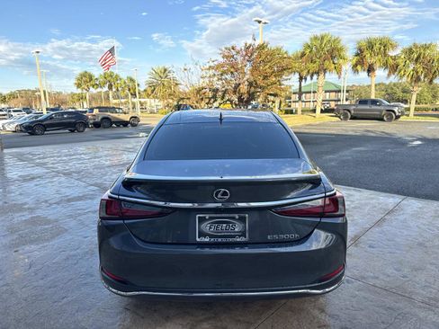 Used 2025 Lexus ES 300h w/ Premium Package image 4
