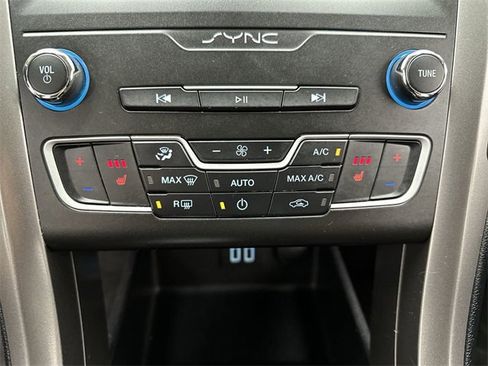 Used 2020 Ford Fusion SEL image 18