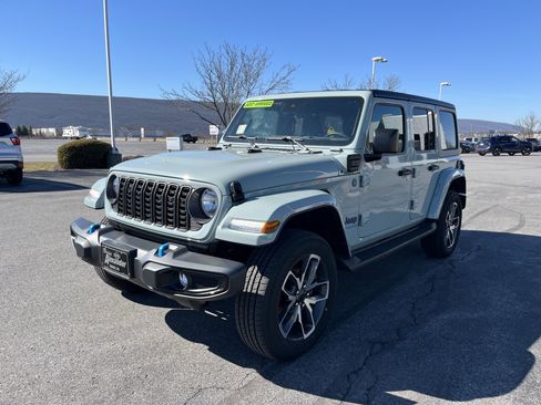 Used 2024 Jeep Wrangler Unlimited w/ Convenience Group image 8