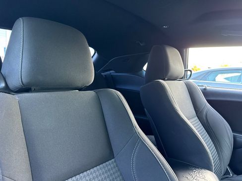 Used 2015 Dodge Challenger SXT image 25