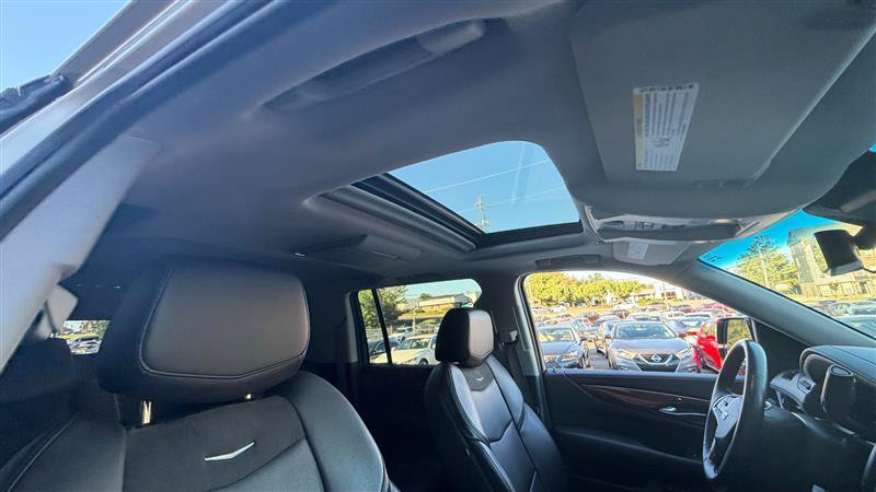 Used 2017 Cadillac Escalade ESV Luxury AWD/4WD image 7