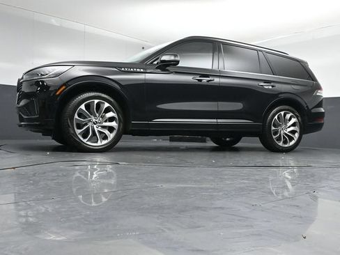 Certified 2025 Lincoln Aviator AWD w/ Jet Appearance Package image 38