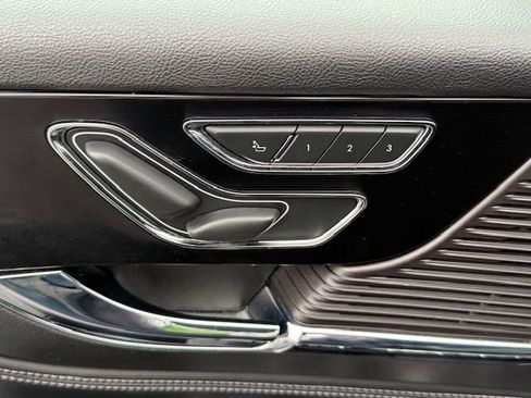 Used 2022 Lincoln Corsair AWD w/ Premium Package image 13