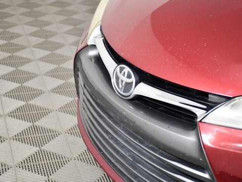 Used 2016 Toyota Camry LE FWD image 11