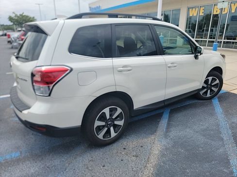 Used 2018 Subaru Forester 2.5i Limited AWD/4WD image 3
