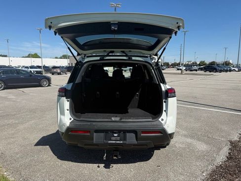 Used 2023 Nissan Pathfinder SV AWD/4WD image 13