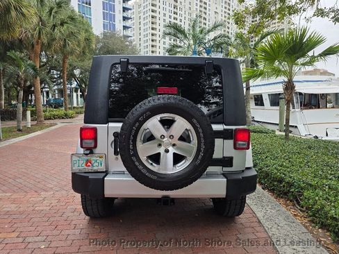 Used 2008 Jeep Wrangler Unlimited Sahara w/ Dual Top Group image 70