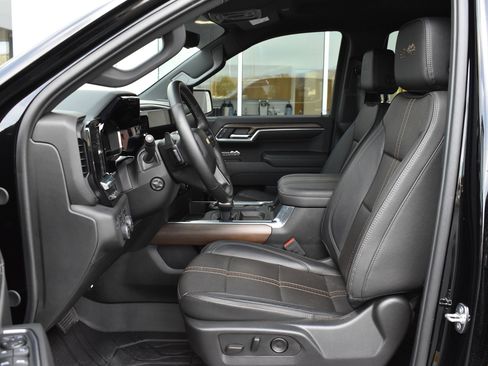 Used 2024 Chevrolet Silverado 1500 High Country w/ Technology Package image 17