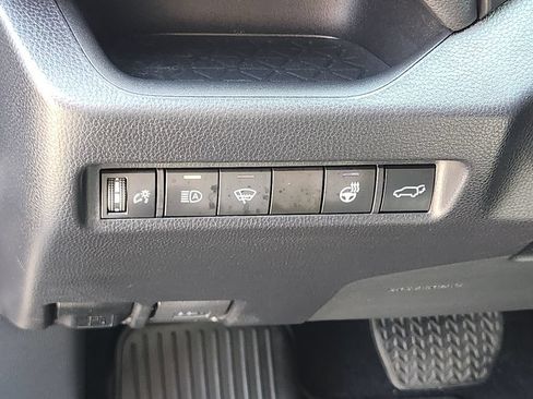 Used 2022 Toyota RAV4 XLE Premium AWD/4WD image 18