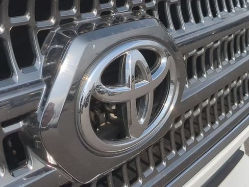 Used 2016 Toyota Tacoma TRD Sport w/ Towing Package RWD image 31