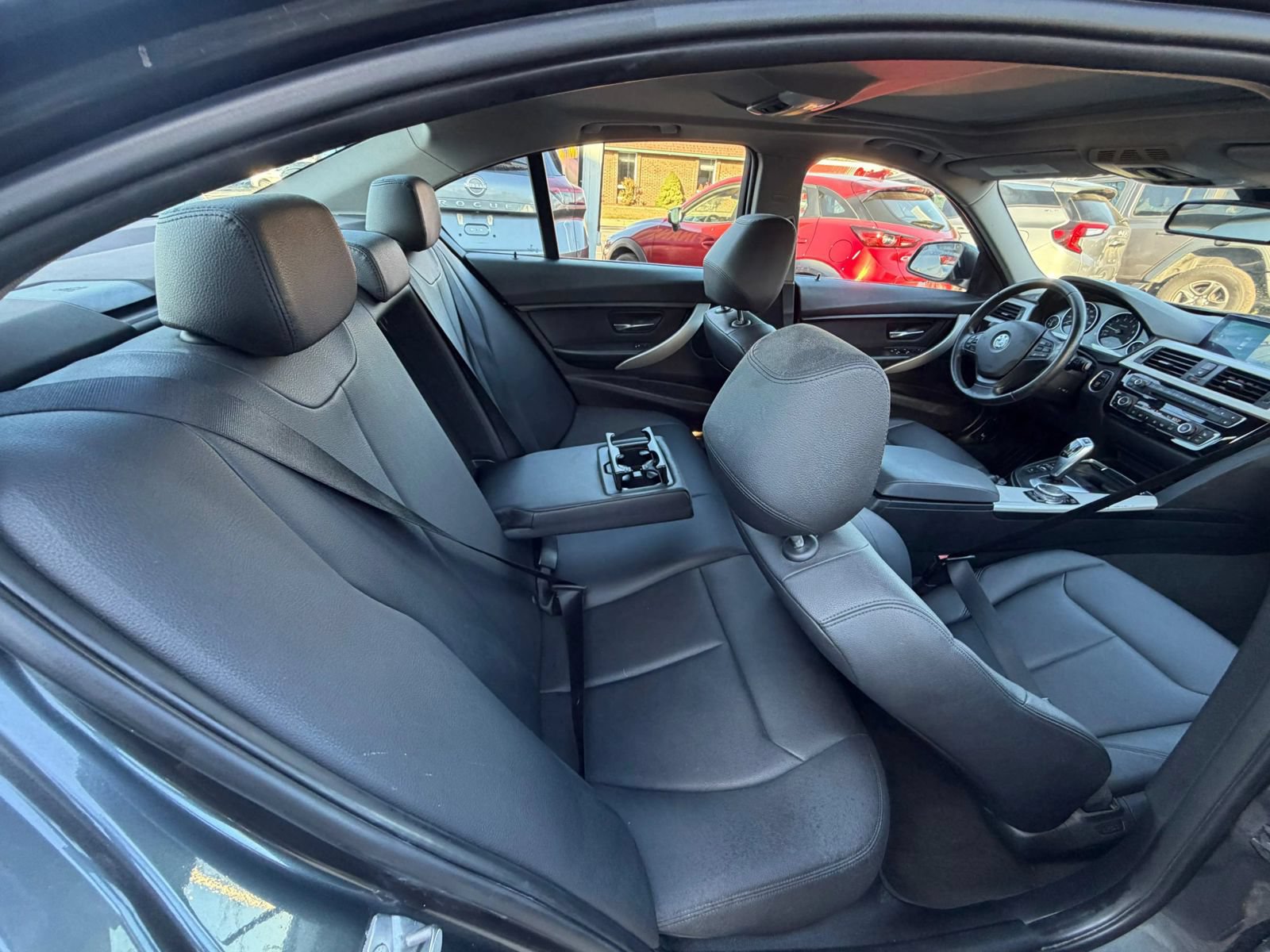 Used 2017 BMW 320i xDrive Sedan w/ Driver Assistance Package AWD/4WD image 39