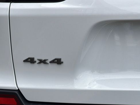 Used 2020 Jeep Cherokee Trailhawk AWD/4WD image 29