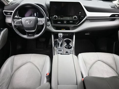 Used 2023 Toyota Highlander Platinum AWD/4WD image 17