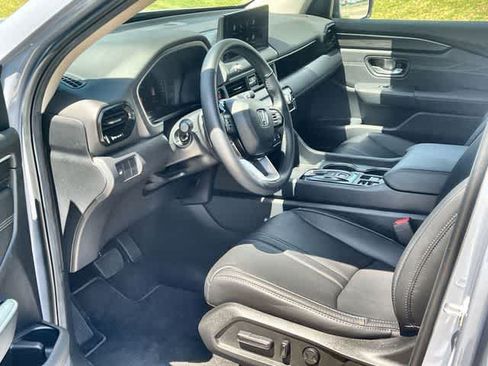 Used 2026 Honda Pilot Touring image 3