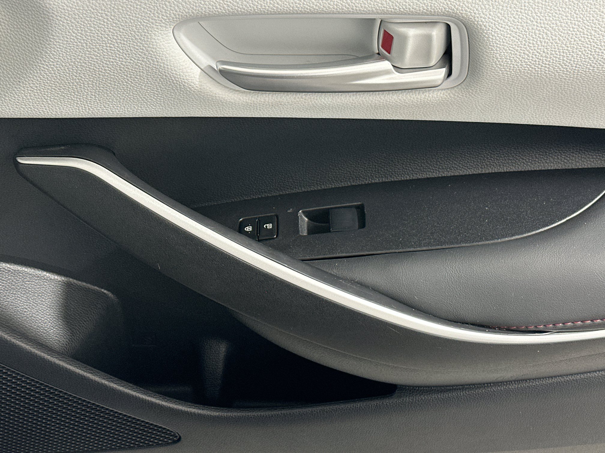 Used 2025 Toyota Corolla SE FWD image 29