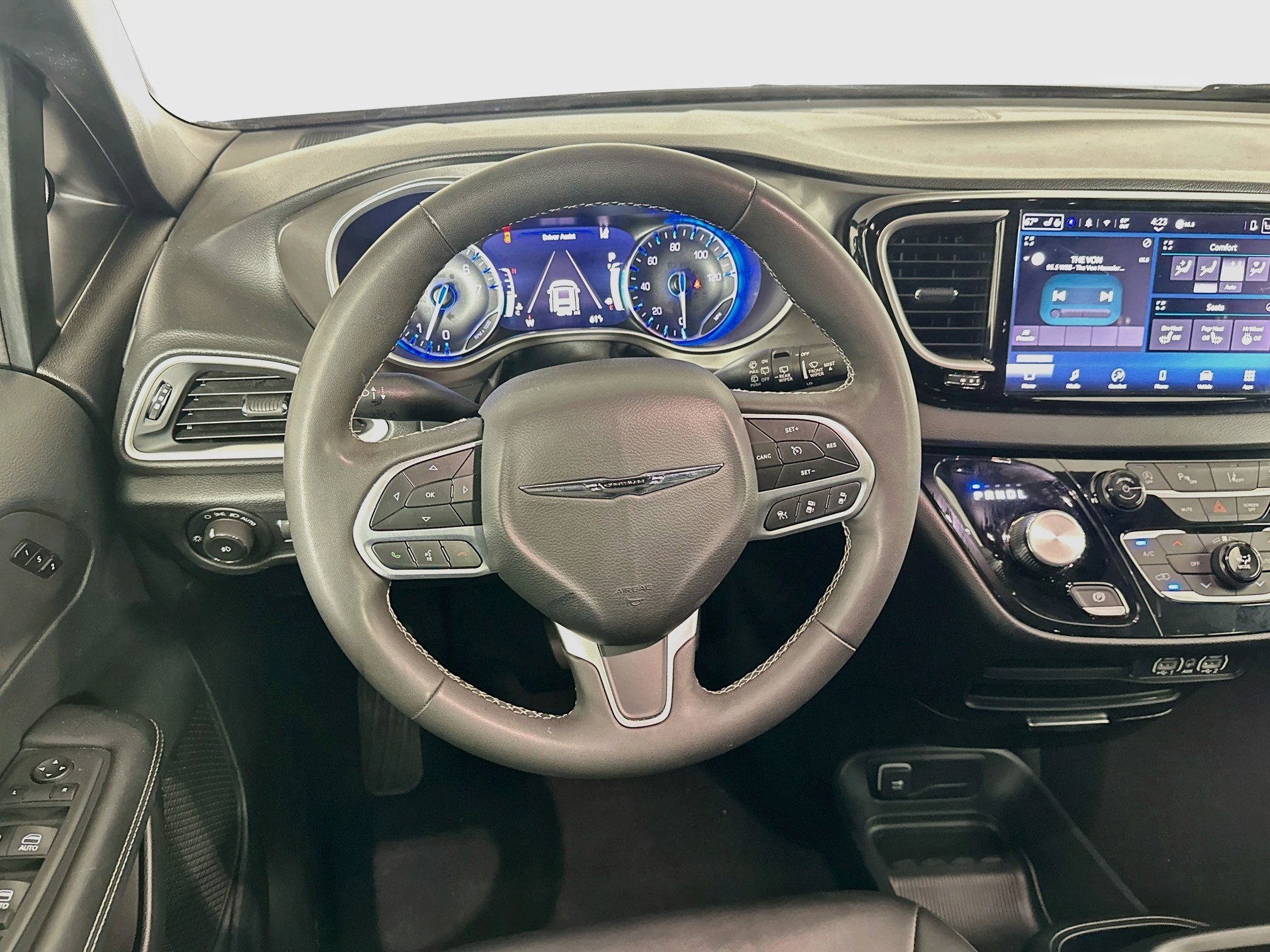 Used 2025 Chrysler Pacifica Select FWD image 18