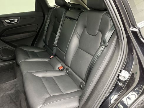 Used 2022 Volvo XC60 B5 Momentum AWD/4WD image 12