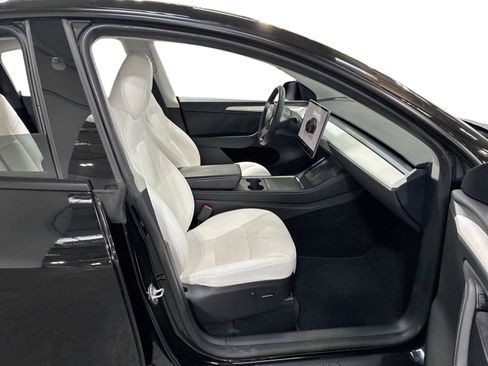Certified 2023 Tesla Model Y Long Range AWD/4WD image 12